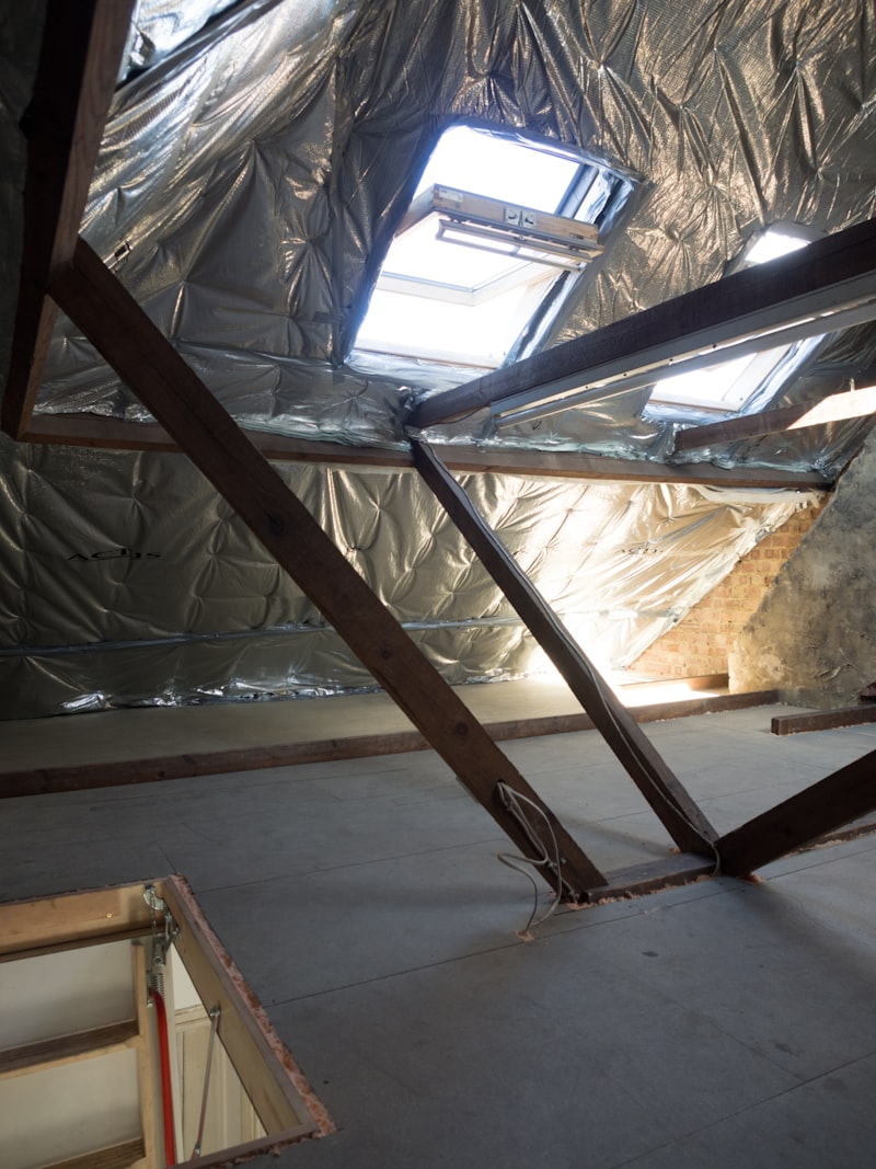Spray Foam vs. Fiberglass Insulation